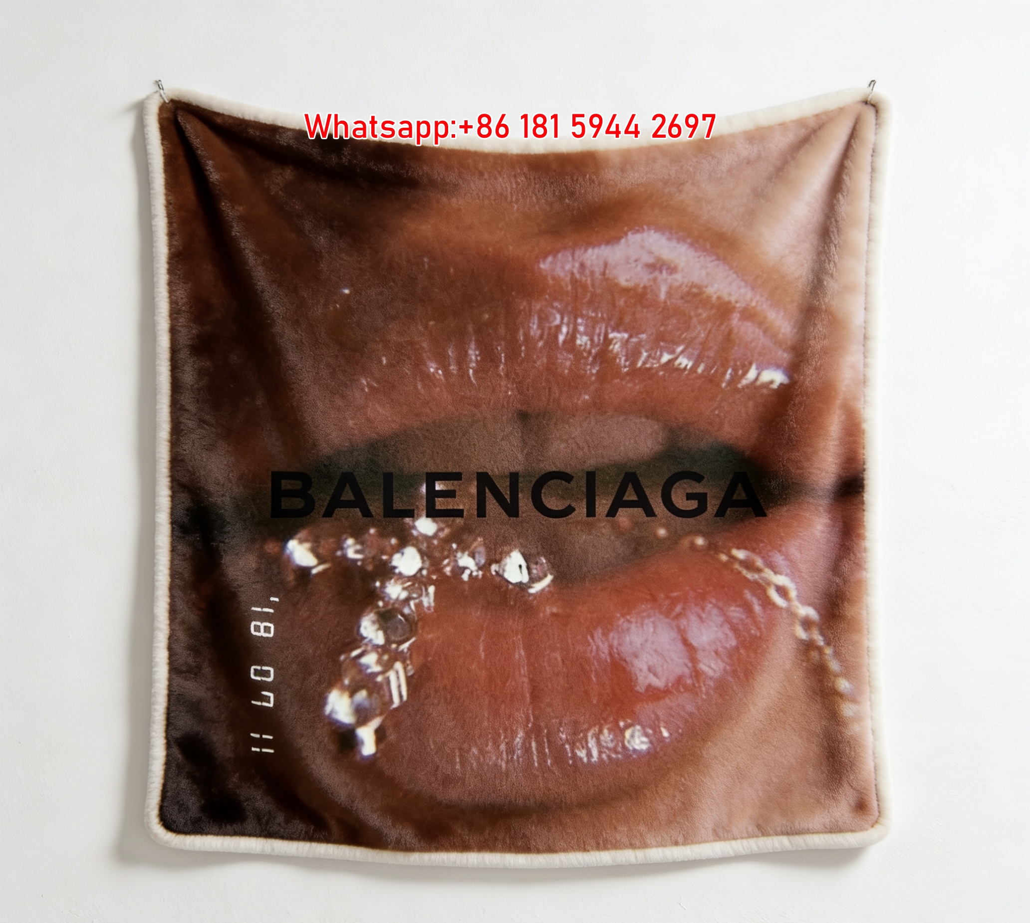 Balenciaga Glitter Lips Close-Up Print Flannel Sofa Throw Blanket Premium Couch Cover BA398